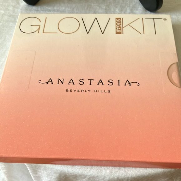 Anastasia Beverly Hills Glow is SUGAR Kit- Luminous Highlighter- New - Picture 15 of 16